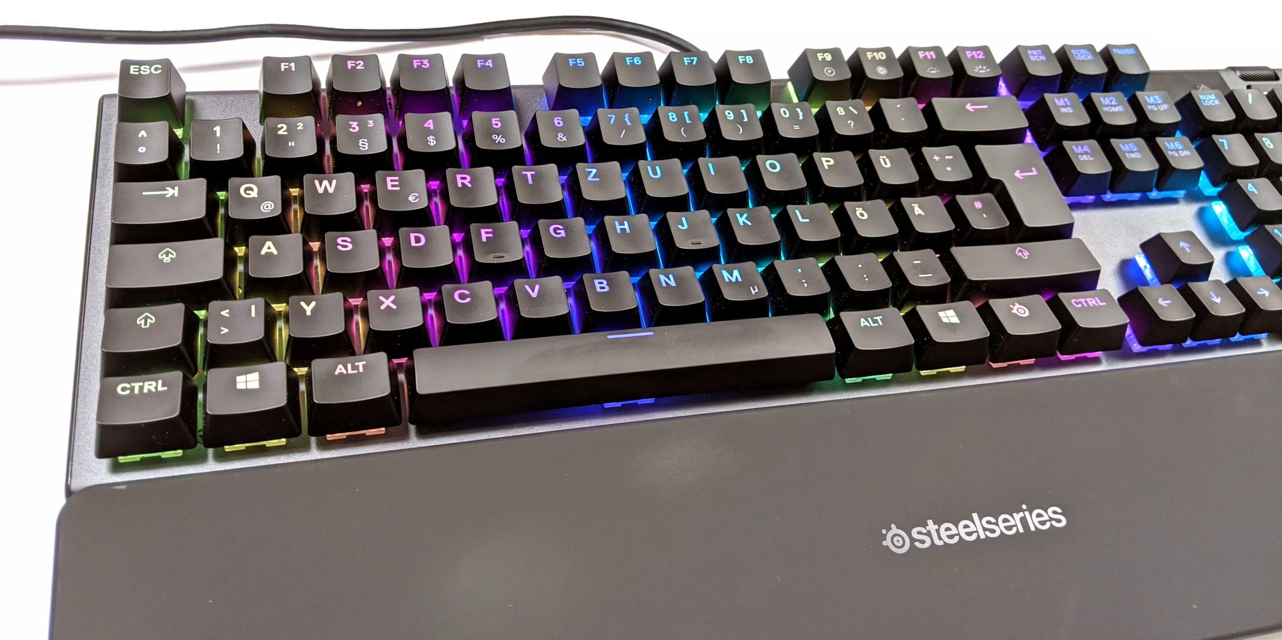 Steelseries Apex 5 in review: mechanical gaming keyboard with many