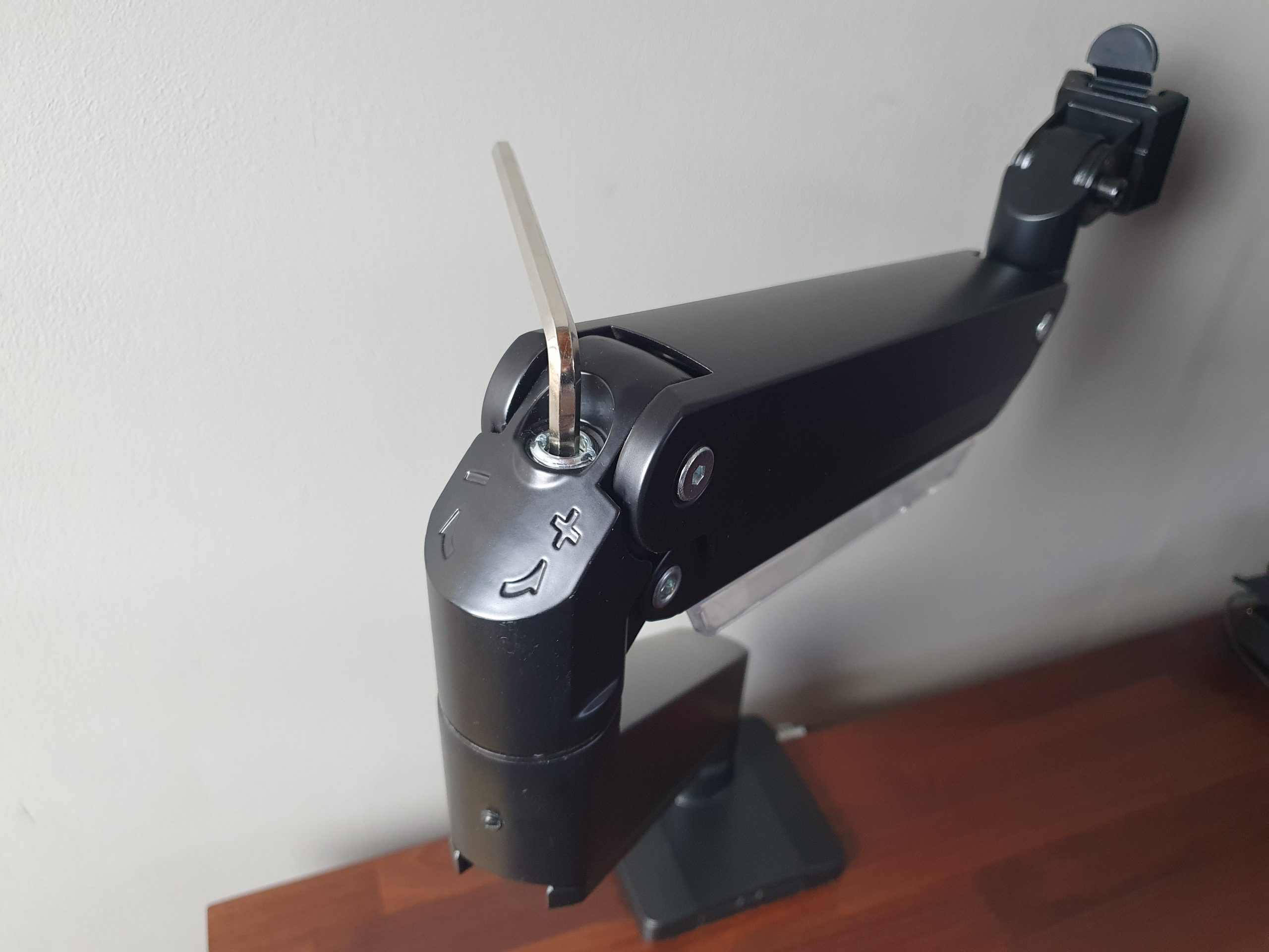 No-name gas pressure monitor arm in practical test, Halterungsprofi  Office-GS512A