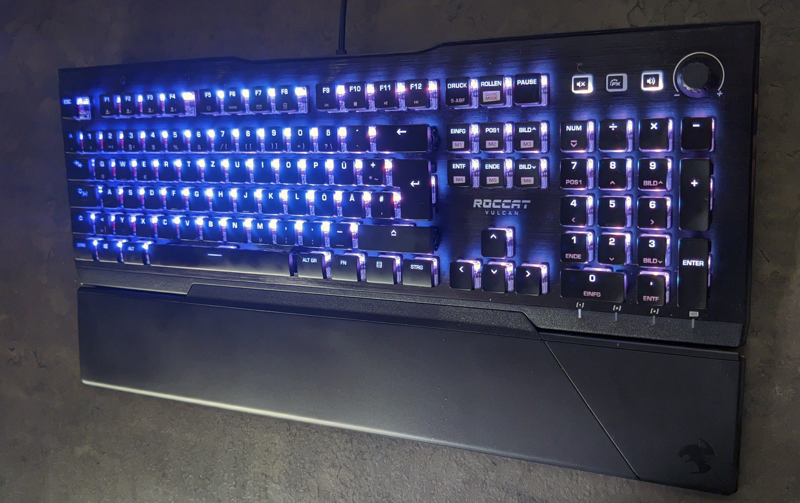 Roccat Vulcan Pro Keyboard Review Attack Of The Optical Warriors Igor Slab
