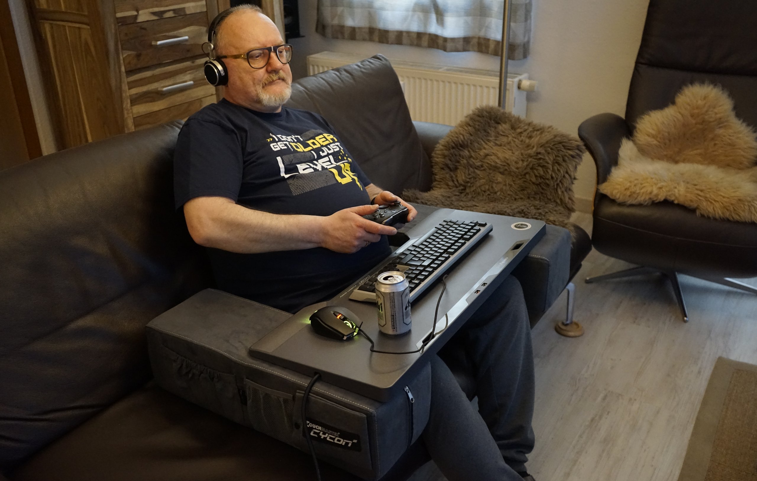I took my couch gaming setup to the next level (Couchmaster CYCON