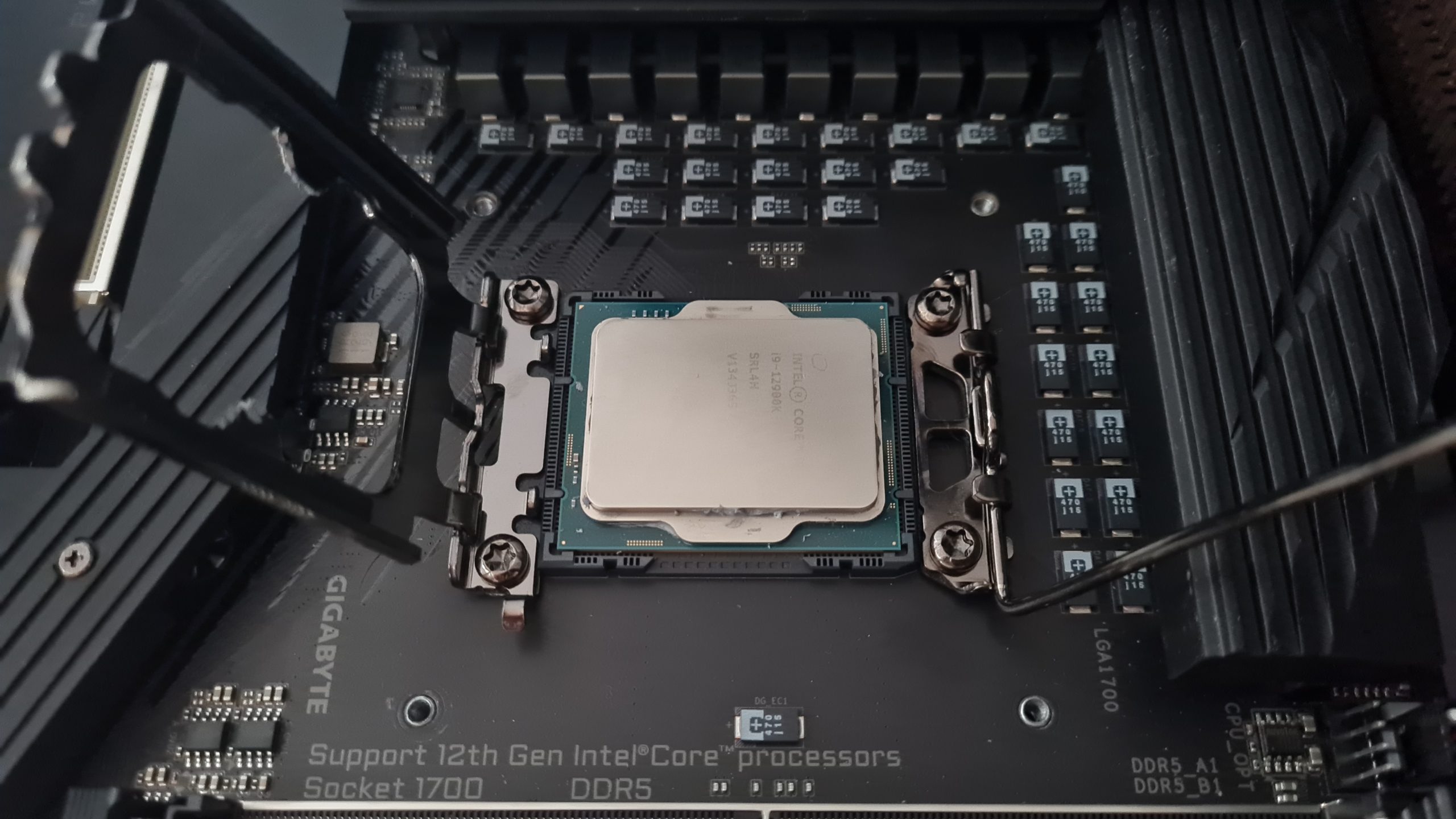Alder Lake CPUs fast 5 Grad kühler, wenn man sich das Kühlungs-Problem  wieder gerade biegt - ILM-Mod für den Intel Sockel LGA-1700, Praxis