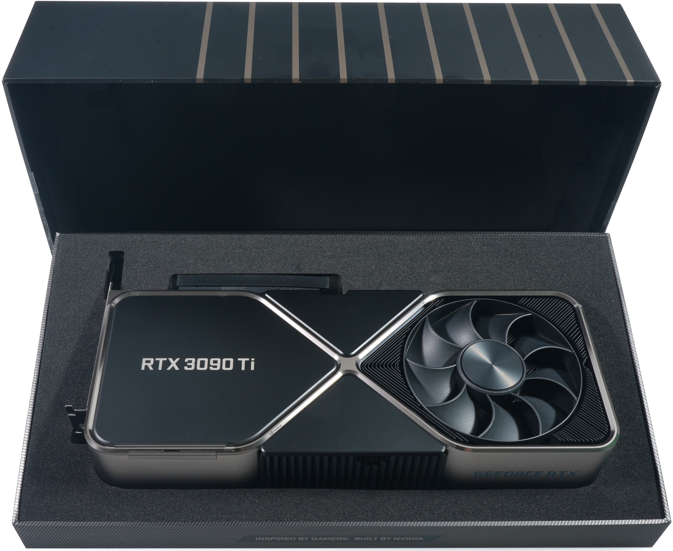 NVIDIA GeForce RTX 3090 Ti FE im Studio- und Workstation-Alltag - Showdown gegen die RTX A6000 und die 300-Watt-Sparversion