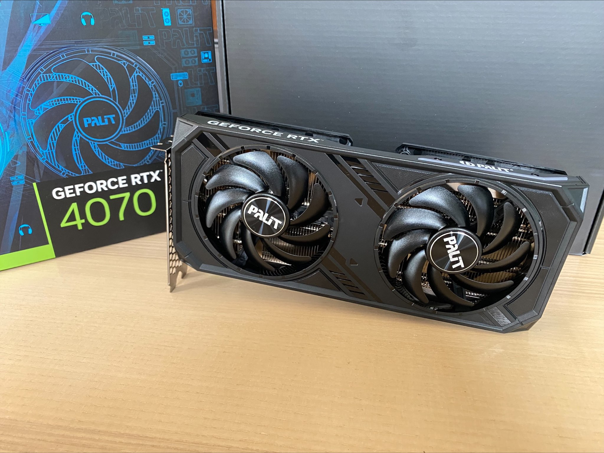 Palit RTX 4070 Dual 12GB Undboxing and Hands On - Short and sleek