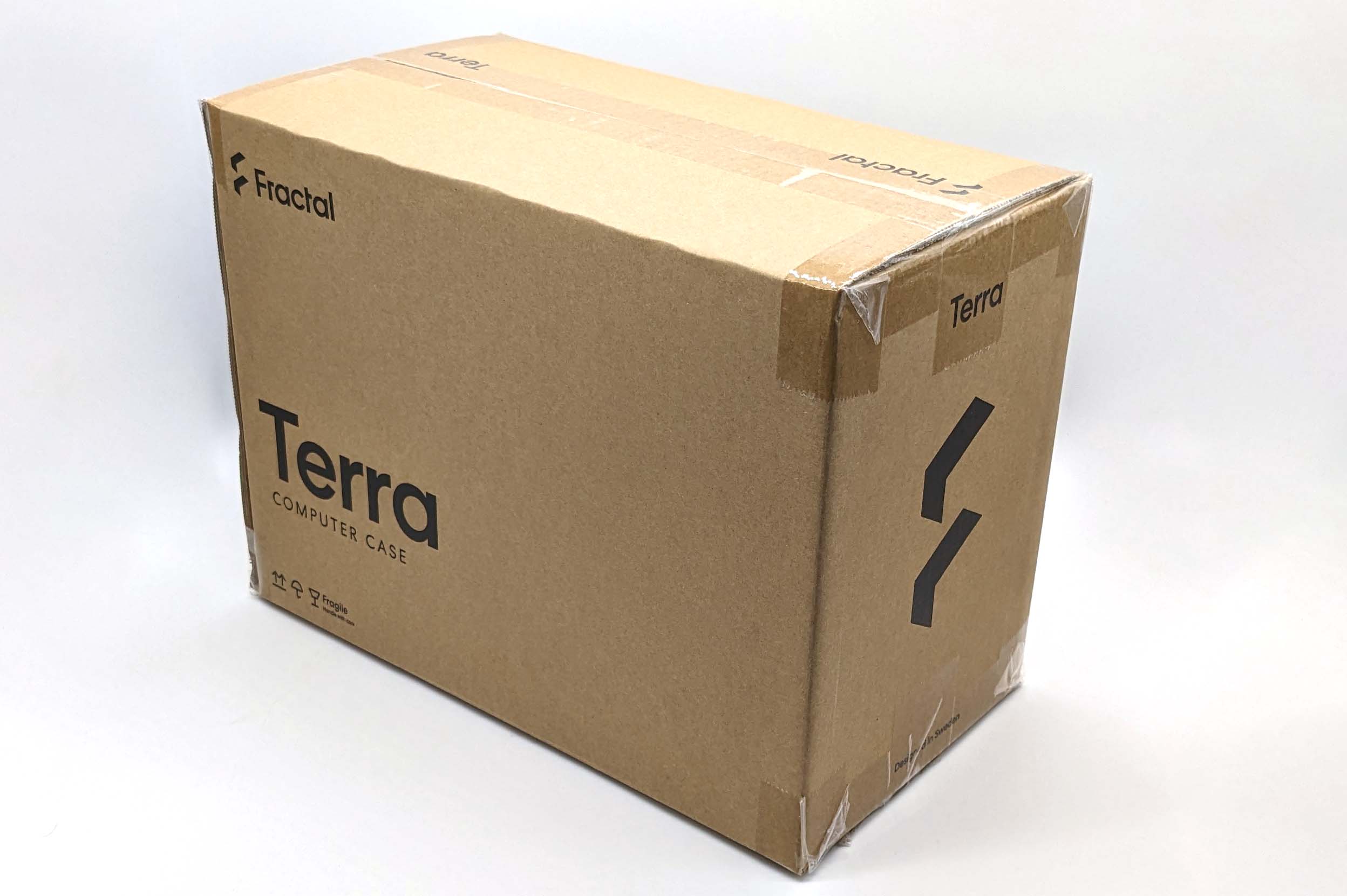 Fractal Design Terra ITX case Review - Optional sliding box of tricks